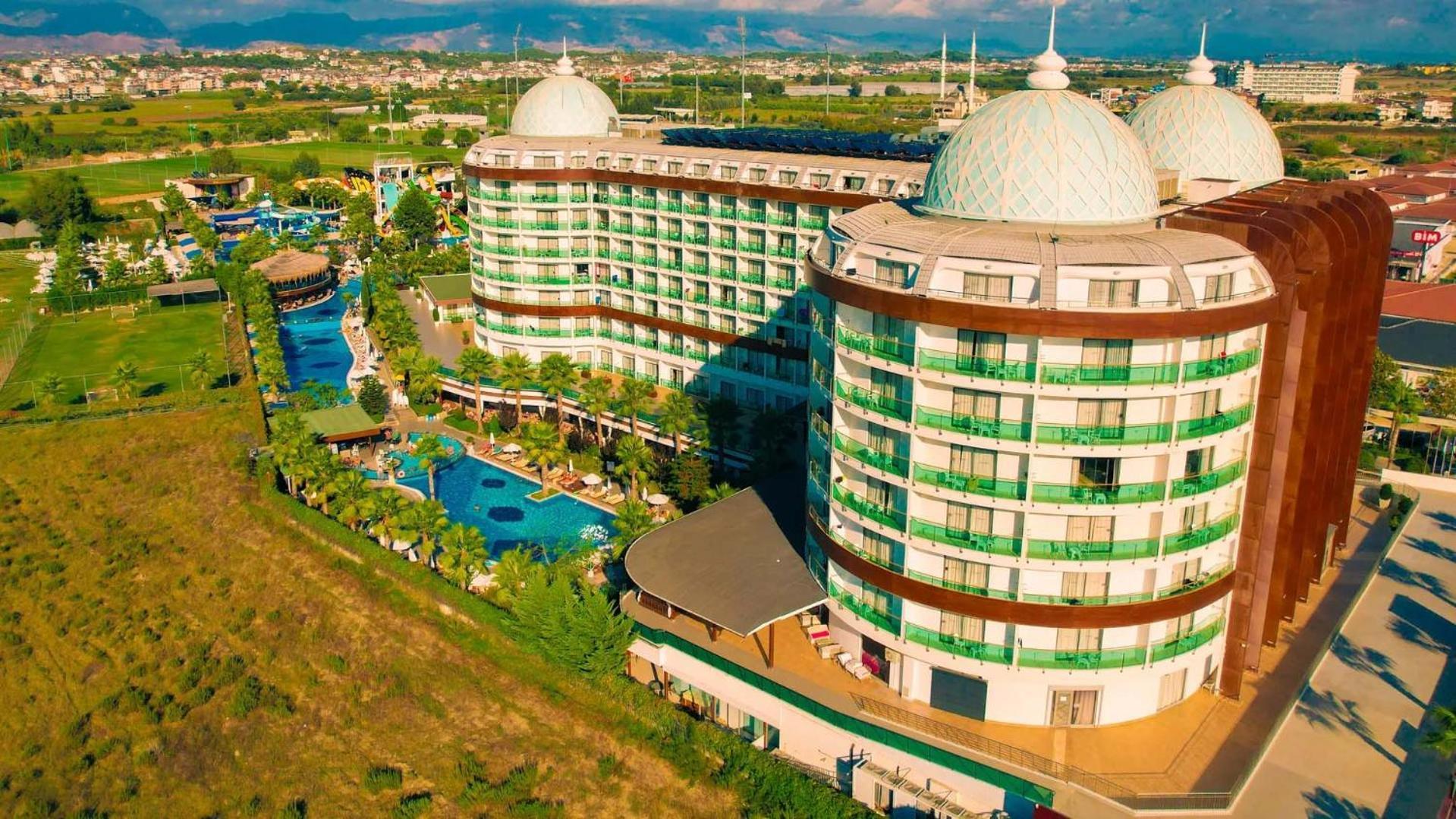 Dream World Aqua Hotel Side Exterior photo